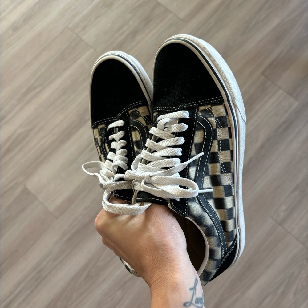 Vans Black and White Blurred Checkered Women’s Sneakers size 8.5 in vguc
